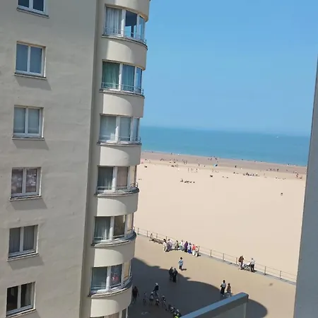 Reserve Met Zeezicht Ostend